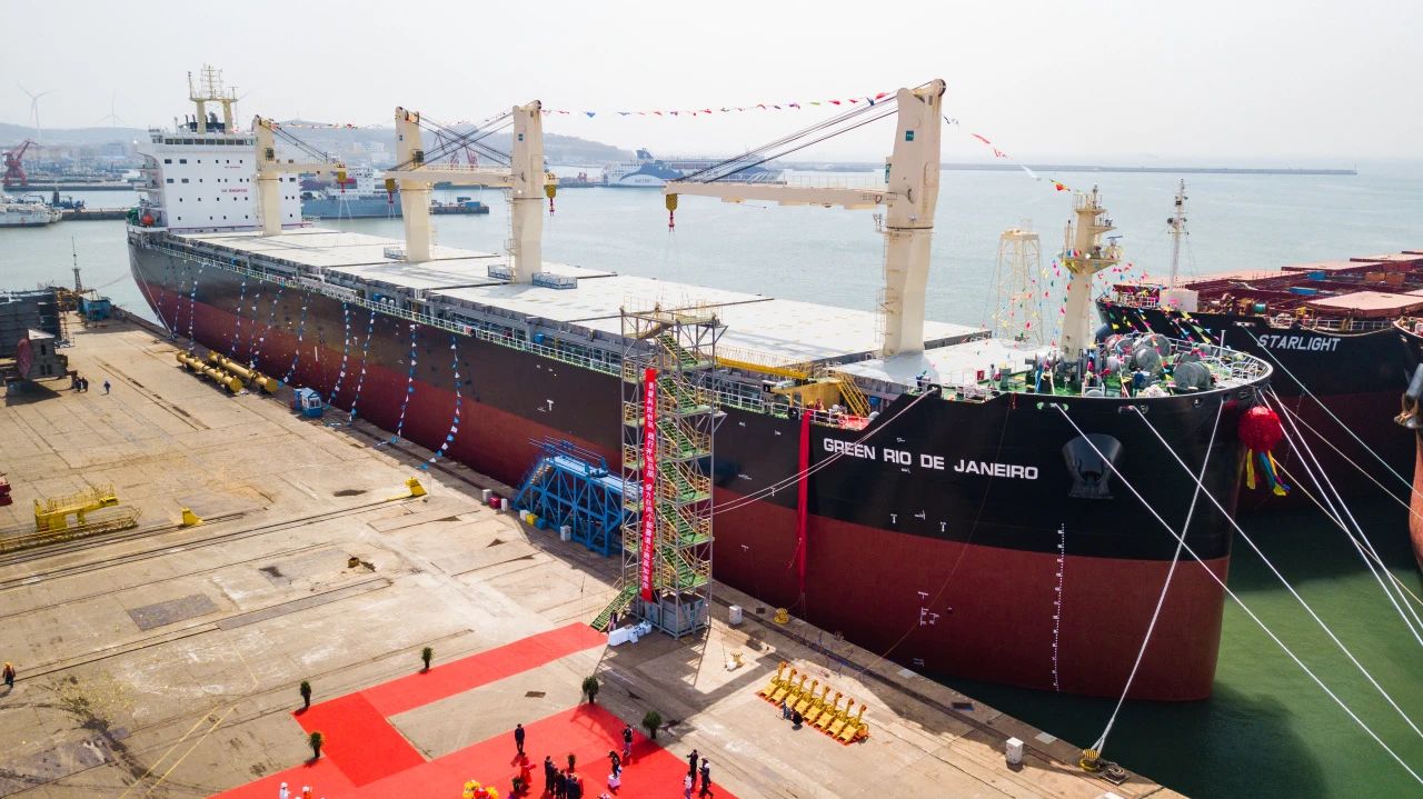 大连太阳成集团tyc4633第四艘77000吨多用途纸浆船交付命名